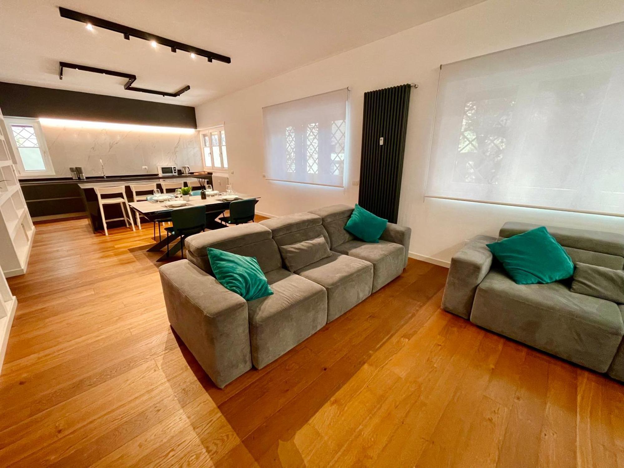 Ada Luxury * Roma